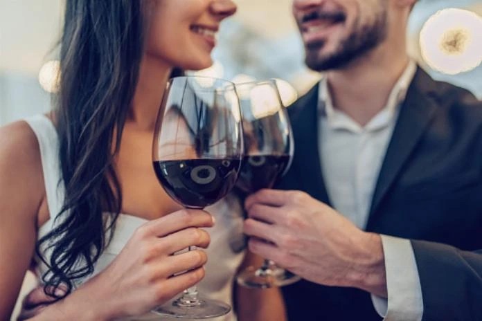 How and Why Does Sofiadate Bring In Individuals That Value Classy Attires to Meet on its Dating Website?